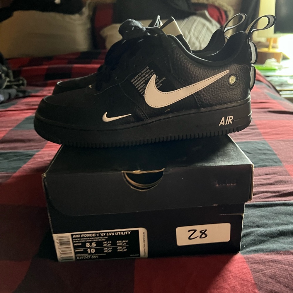 Men size 8.5 Air Force 1 Low